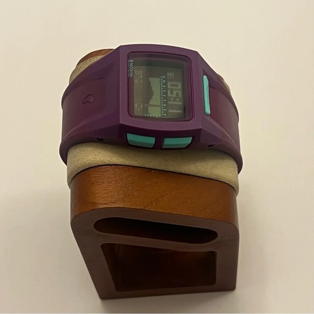 Nixon Small Lodown‎ II Tide (like new, brand new batteries)